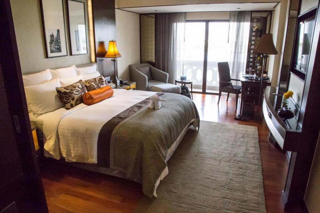 Deluxe Premier Riverfront Room Anantara Bangkok Riverside Hotel