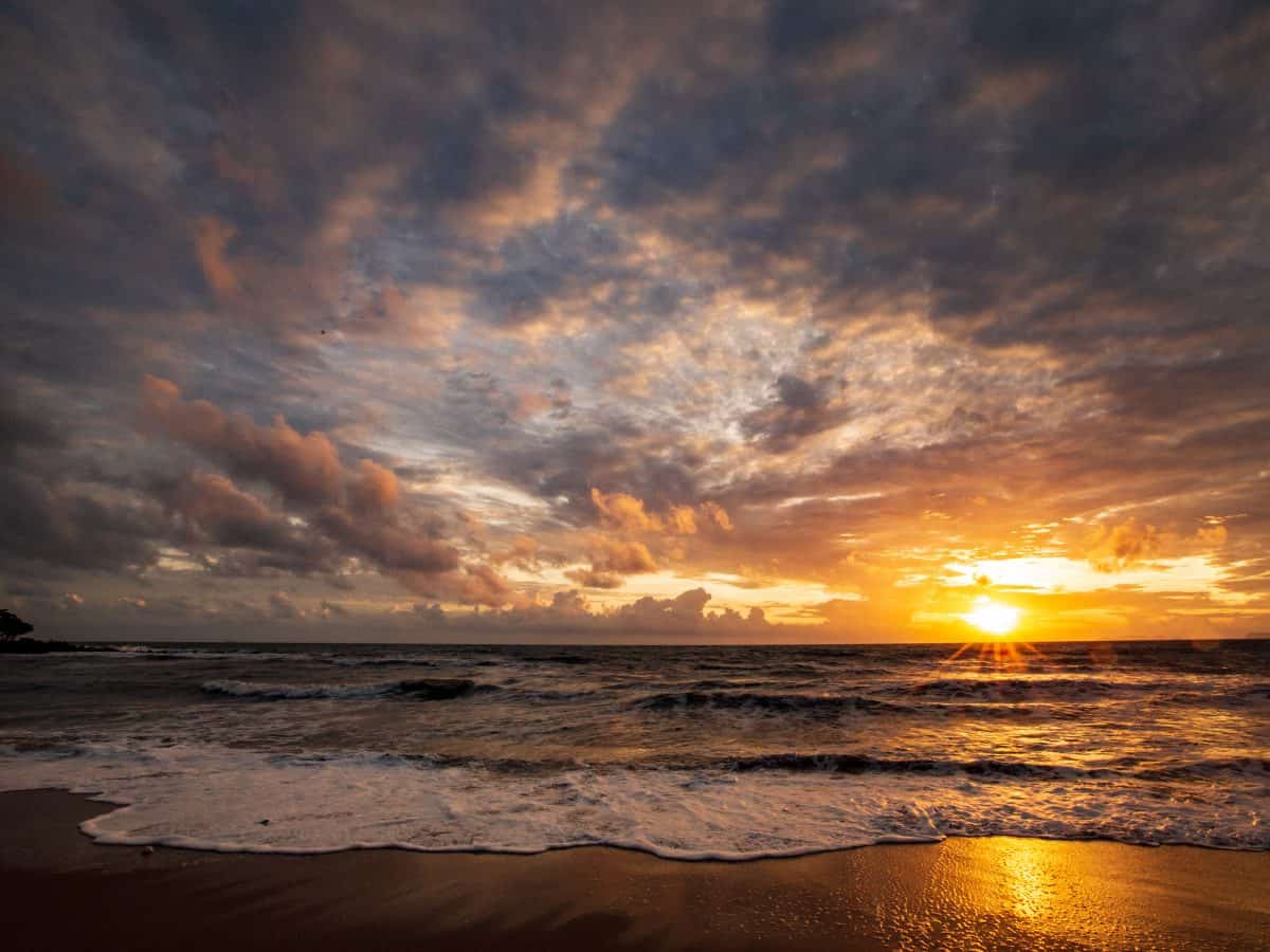 Sunset image with caption Living Your Dream Is Not Selfishness for the selfishness essay