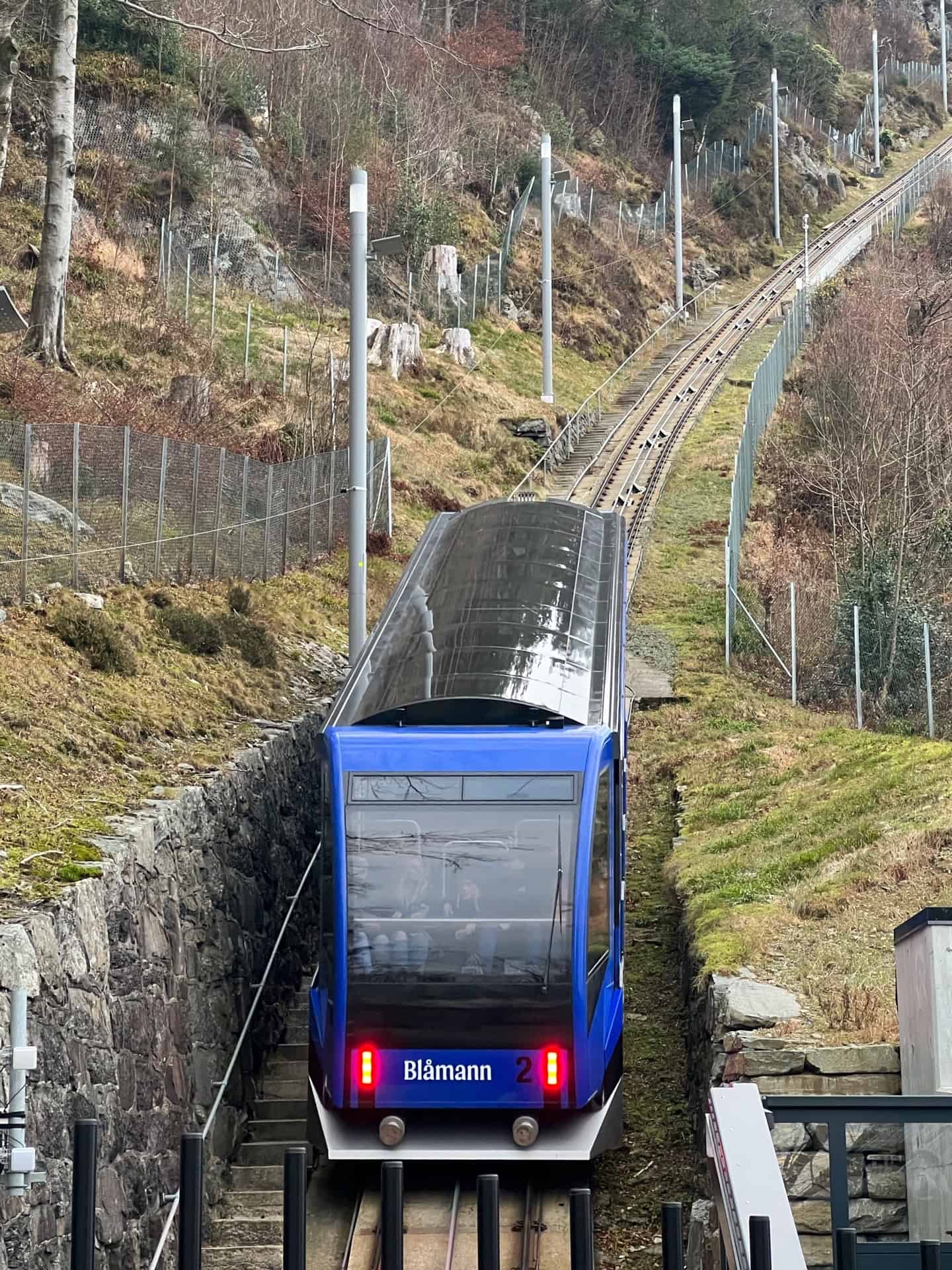 The blue carriage of the Fløibanen funicular