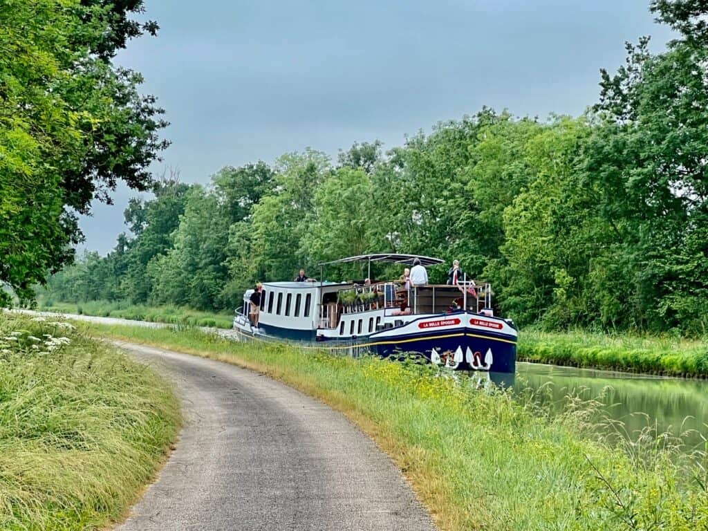 La Belle Epoque barge cruising on the canal 