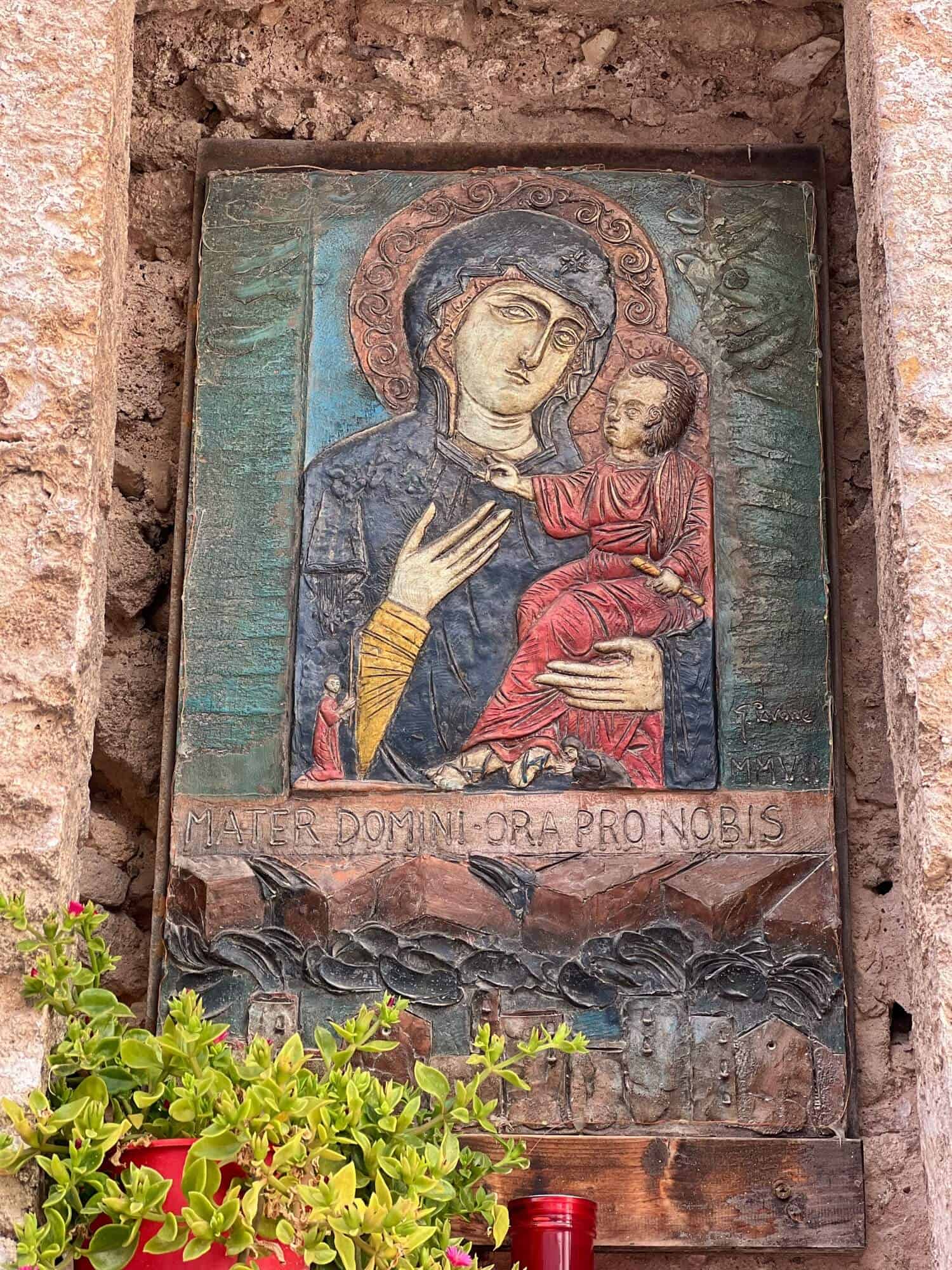 Iconic image of Virgin Mary with baby 