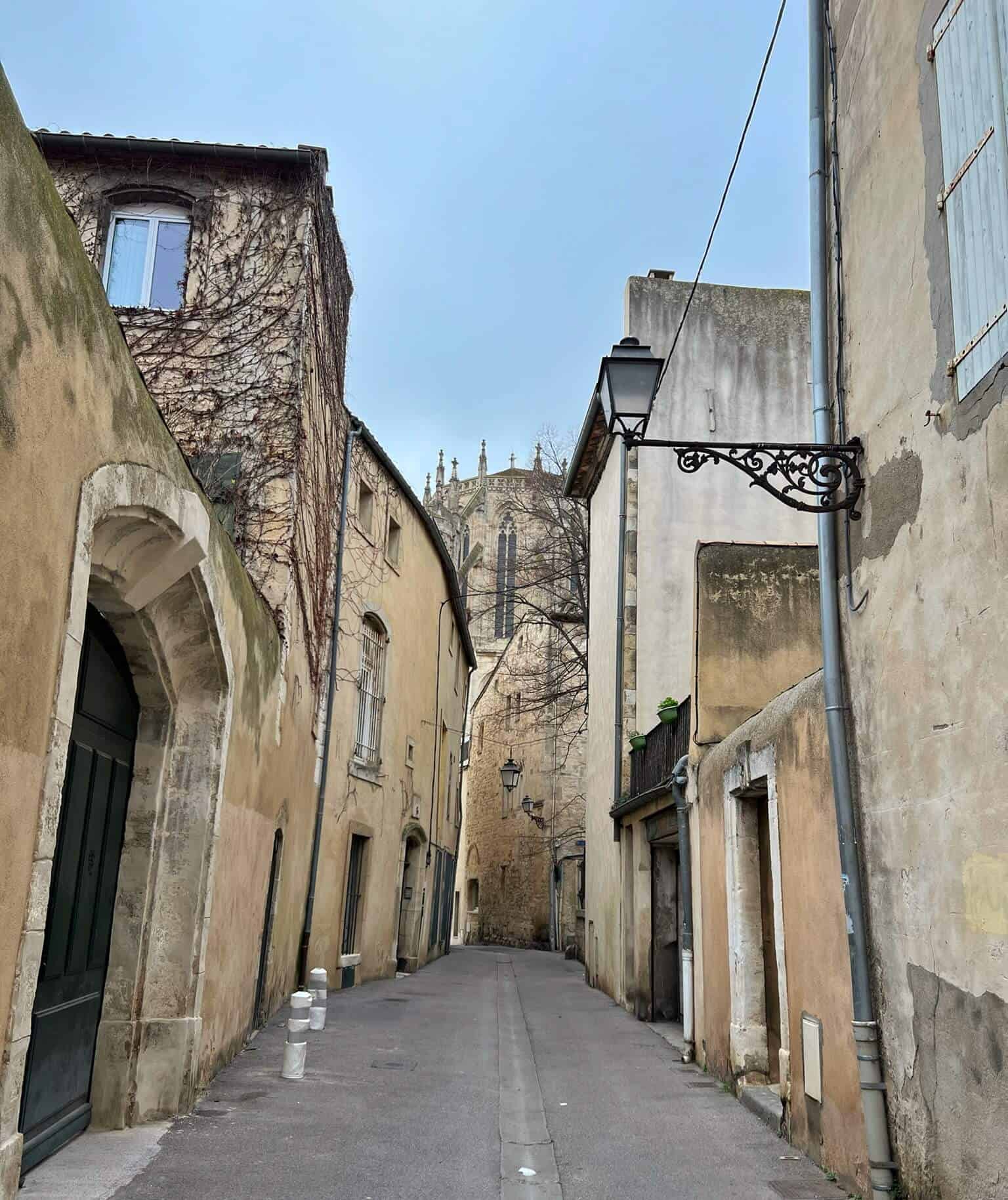 A quiet back street in Narbonne with a glimpse go the cathedral