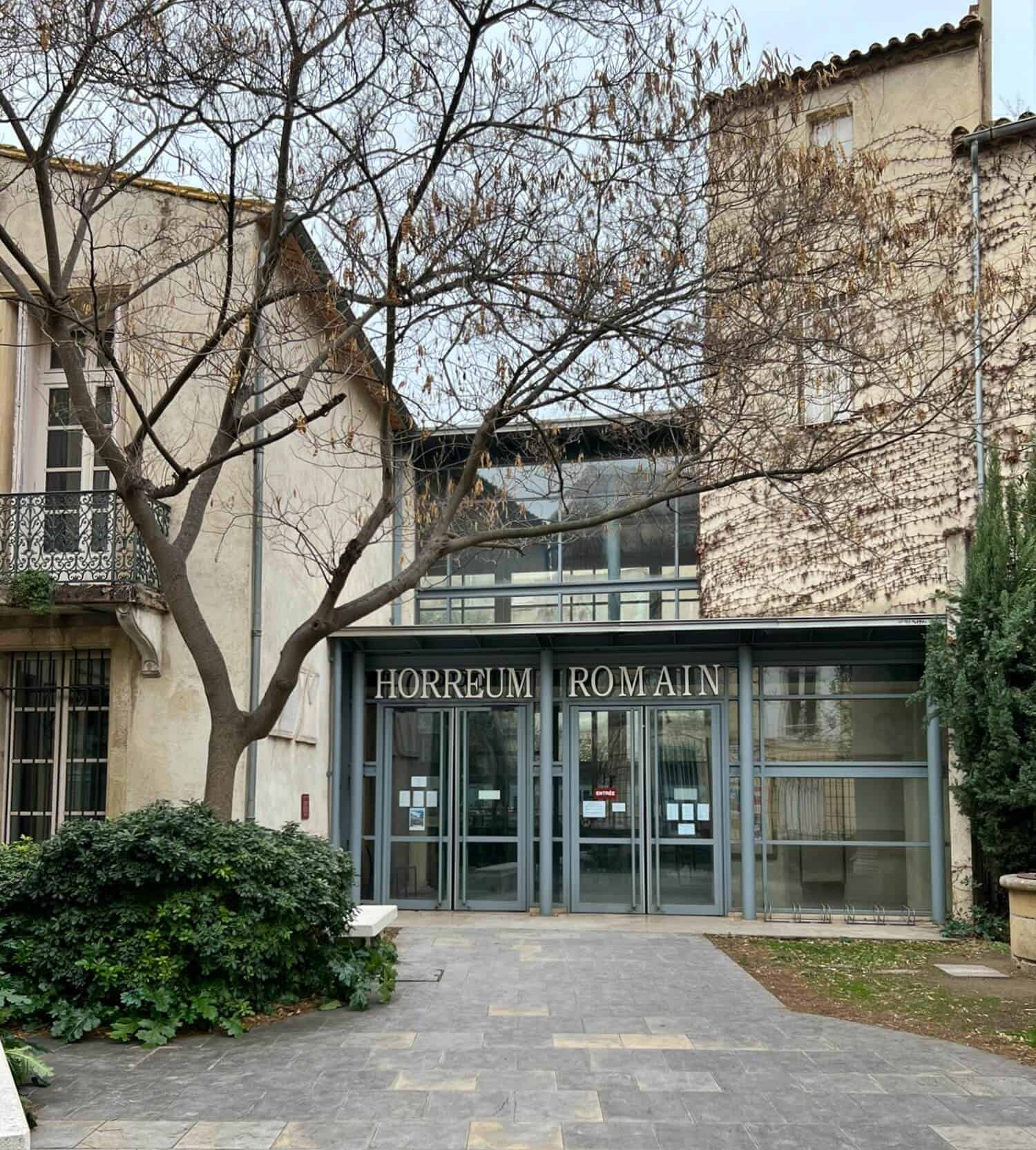 the glass doors of the Horreum Romain in Narbonne