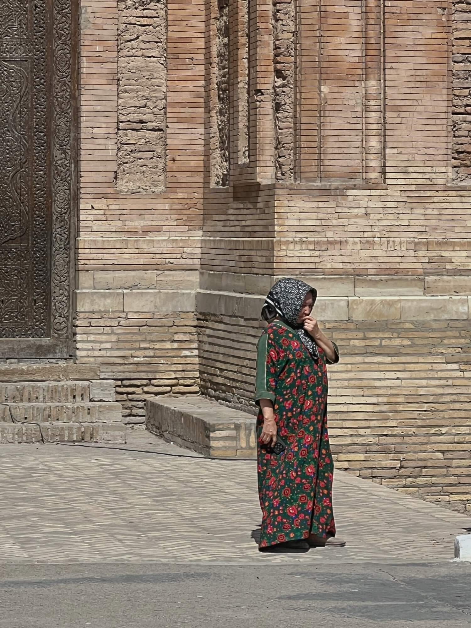 Turkmen lady outside mausoleum 